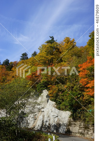 A narrow mountain road to summer oil hot spring A narrow mountain road to summer oil hot spring 46879609