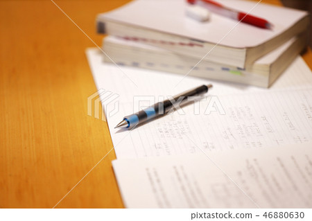 數學筆記本和鋼筆 46880630