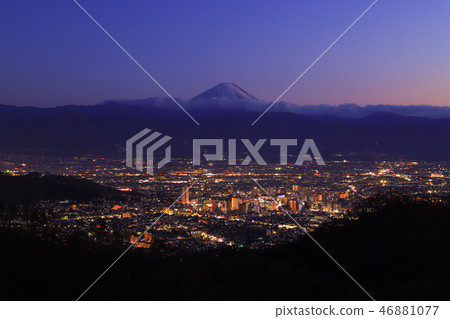 從千代湖白山湖看到的甲府盆地日落 從千代湖白山湖看到的甲府盆地日落 46881077