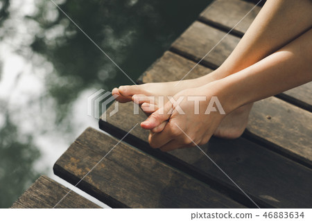 Girl's feet There was sore from the accident  46883634