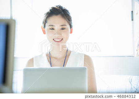 Business woman 46884312