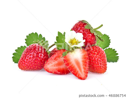 Strawberry plant with leaves, berries and flower 46886754