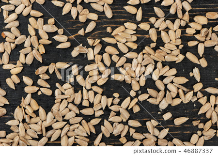 Sunflower seeds wiht shell 46887337