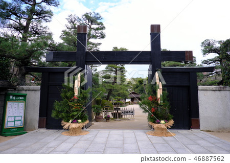 Yuan Sun Shukkei Park Main Gate 46887562