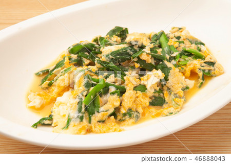 A chrysanthemum ball 46888043