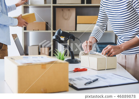 Small business owner delivery service and working packing box, b Small business owner delivery service and working packing box, b 46889878