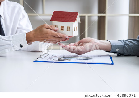 Real estate broker agent presenting and consult to customer to d 46890071