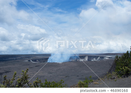 從基拉韋厄火山火山口冒煙 從基拉韋厄火山火山口冒煙 46890168