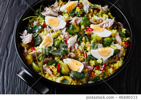 close-up of Kedgeree with flaked smoked fish 46890315