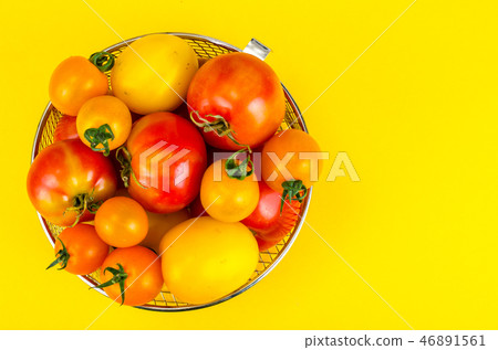 Different in color and size of tomatoes Different in color and size of tomatoes 46891561