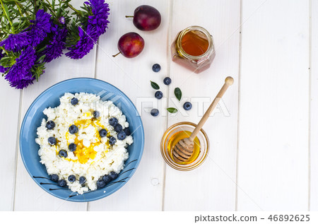 Dairy products in dietary foods. Cottage cheese Dairy products in dietary foods. Cottage cheese 46892625
