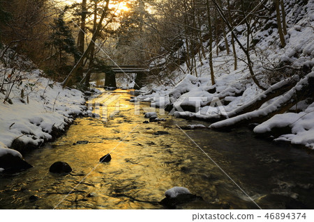 Kamabuchi瀑佈在冬天 Kamabuchi瀑佈在冬天 46894374