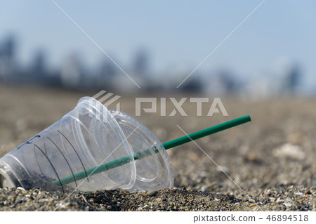 [Image] Garbage dumped on sandy beach Plastic cup straw 46894518