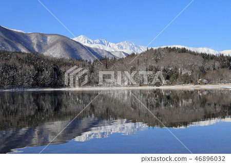 冬天的青木湖和白馬宮山 冬天的青木湖和白馬宮山 46896032