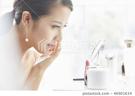 Female beauty image 46901634