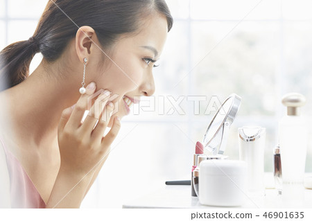 Female beauty image 46901635