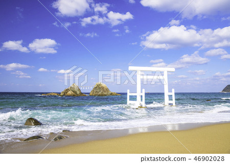 Itoshima Fukuoka prefecture Ocean and couple rock in the beautiful Futamigaura 46902028