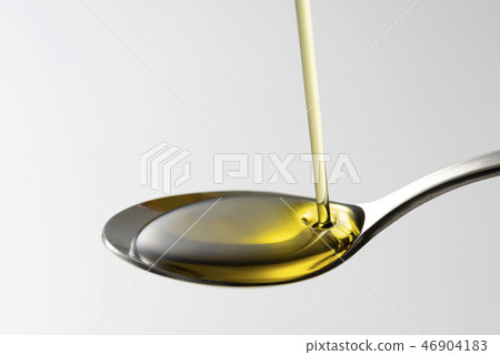 Scoop olive oil with a spoon 46904183