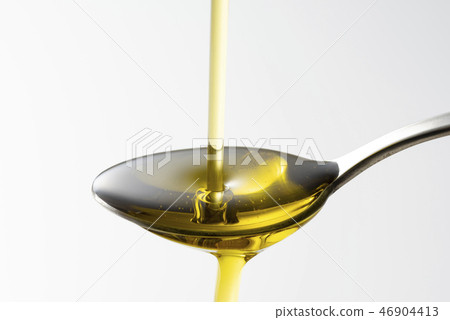 Scoop olive oil with a spoon 46904413