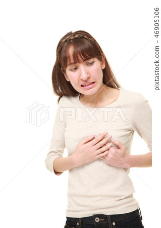 患乳腺癌疼痛的女人 46905106