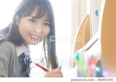 Female student 46905395