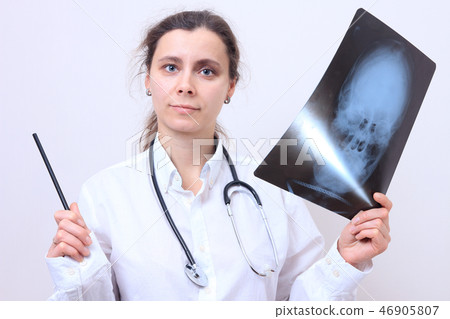 Woman doctor with xray 46905807
