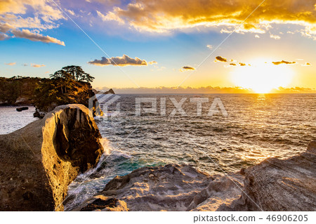 Sunset of the sea 46906205