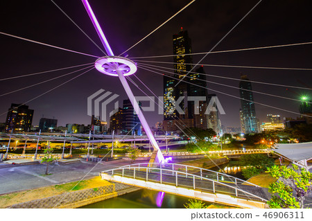 Kaohsiung Light Rail, Shin Kong Wharf, Kaixuan Bridge, 85 Building Asia Taiwan Kaohsiung City 46906311