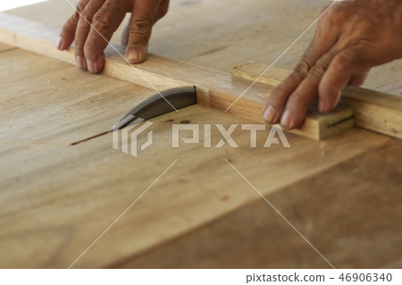 Carpenters are using tools with wood . Carpenters are using tools with wood . 46906340