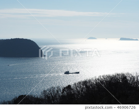 閃耀的海與海島娜美(取自山口縣室津半島) 閃耀的海與海島娜美(取自山口縣室津半島) 46906726