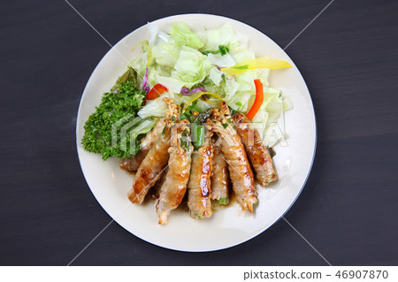 蘆筍和蘑菇卷豬肉 46907870