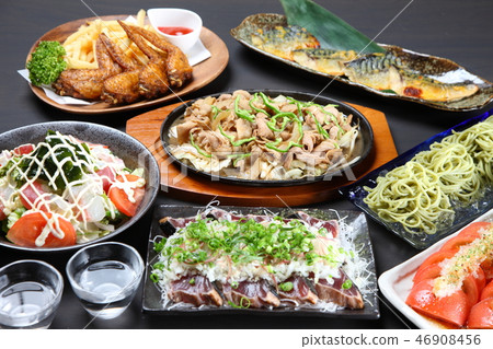 Large set of luxury dishes 46908456