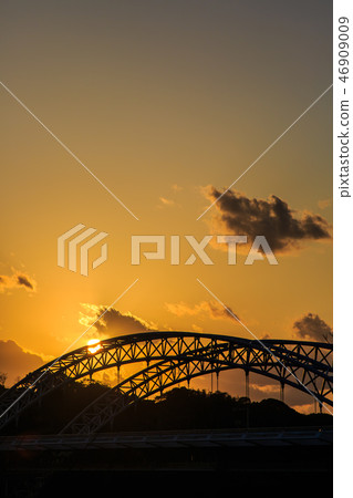 Sunset on the Shinseikai Bridge [Sasebo City, Saikai City, Nagasaki Prefecture] 46909009