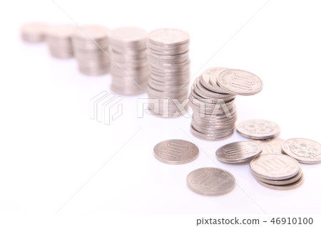 Image of financial bankruptcy by accumulated 100 yen effect 46910100