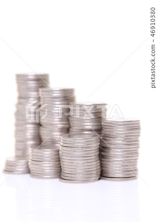 Graph of up and down by stacked 100 yen coins Graph of up and down by stacked 100 yen coins 46910380