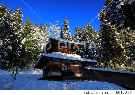 Gokurakuji Temple in winter 46912237