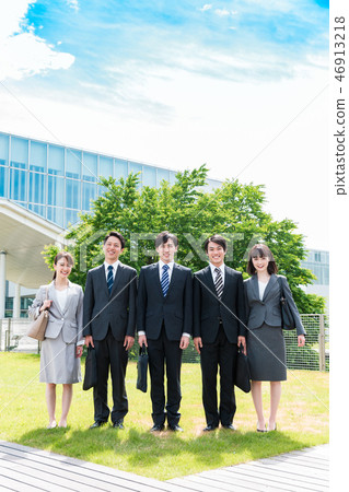 Large number of people lining up business Large number of people lining up business 46913218