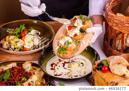 The crackling dried tomatoes and greens sandwiches 46916277