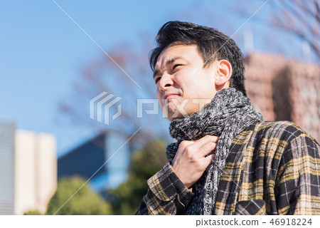 A man with a cold feeling and a sore throat My throat hurts 46918224