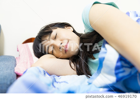 亞洲台灣中國女性 睡覺 溫馨 鬧鐘 賴床 起床 46919170