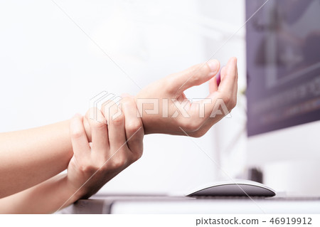woman wrist arm pain, office syndrome woman wrist arm pain, office syndrome 46919912