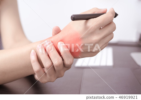 woman wrist arm pain, office syndrome woman wrist arm pain, office syndrome 46919921