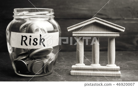 A glass jar and the inscription "risk" stands  46920007