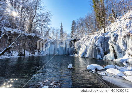 Frozen waterfall at plitvice lakes, Croatia 46920082