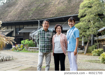 Carer, senior couple, home helper, at home 46921700