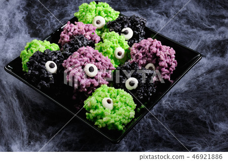 Monsters eye balls. Rice krispies bites Monsters eye balls. Rice krispies bites 46921886