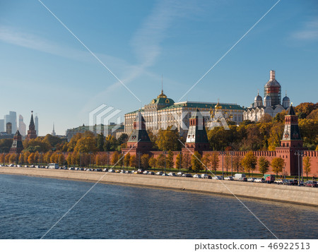 Sunny summer day moscow river bay kremlin . 46922513
