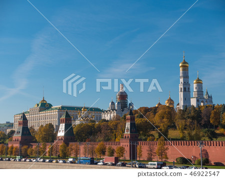 Sunny summer day moscow river bay kremlin . 46922547