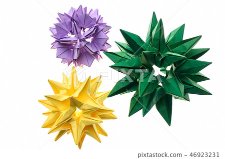 Flower kusudama models on white 46923231