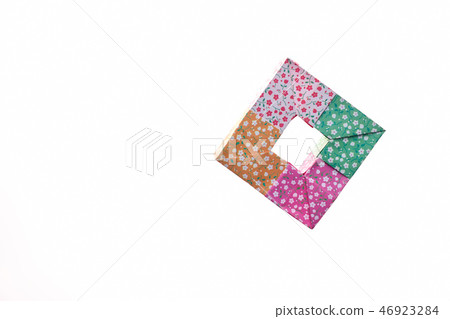 Multicolor cubic origami model 46923284